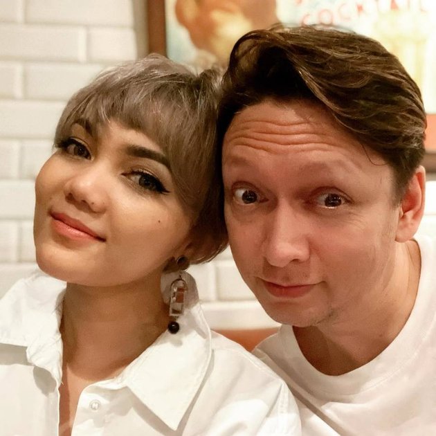 Called Unemployed and Just Leeching, Here are a Series of Facts about Josscy Aartsen, Rina Nose's Husband