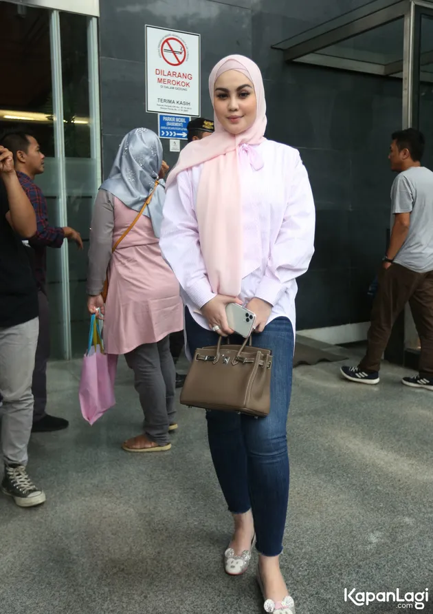 istri ketiga uje, umi pipik uje