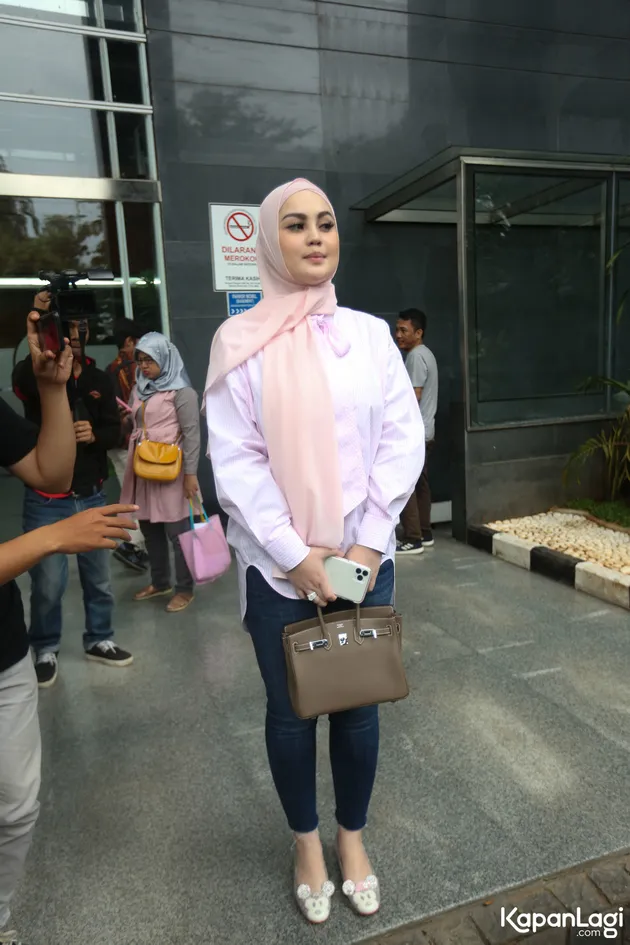 istri ketiga uje, umi pipik uje