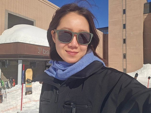 Gong Hyo Jin Enjoys Solo Vacation - Skiing and Culinary Tours
