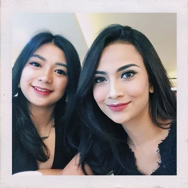 Potret Mayang Sary dan Vanessa Angel.