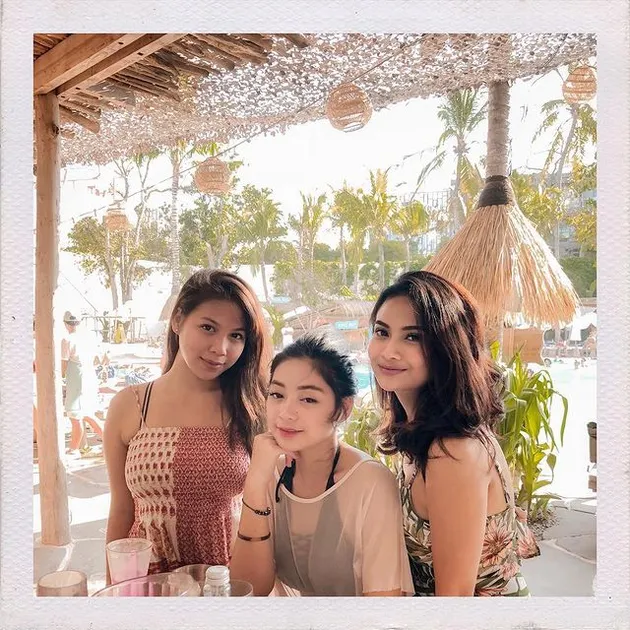 Potret Mayang Sary dan Vanessa Angel.