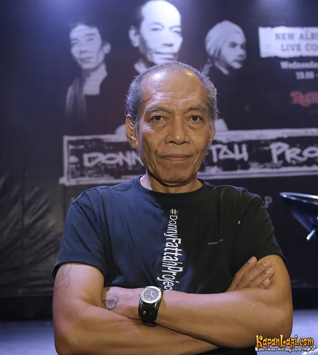 42 tahun berkarir di industri musik Tanah Air seakan tidak membuat semangat Donny Fattah lumpuh.