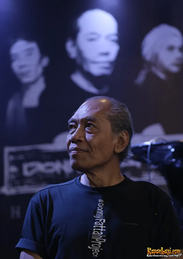 Bersama sang adik, Jalu G Pratidina pada posisi perkusi dan Maully Gagola sebagai gitaris, mereka pun sepakat mengusung musik rock.