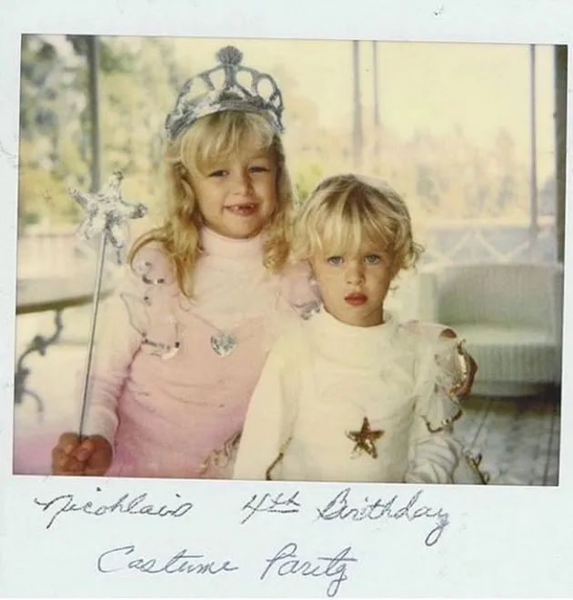 Paris dan Nicky Hilton