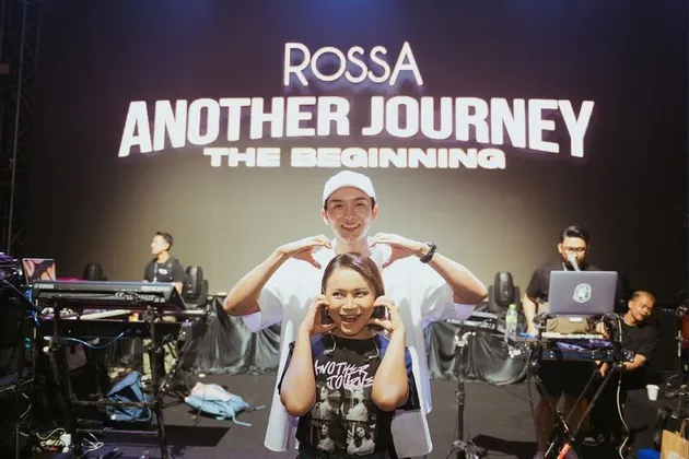  Potret Rossa dan Ryeowook SUPER JUNIOR di Konser “Rossa Another Journey” 