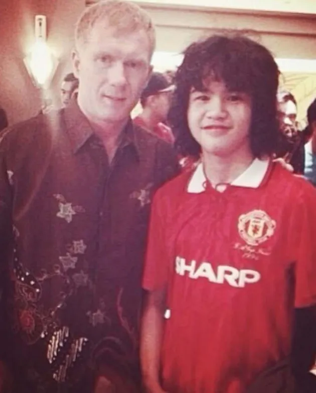 Dul Jaelani foto bareng dengan Paul Scholes.