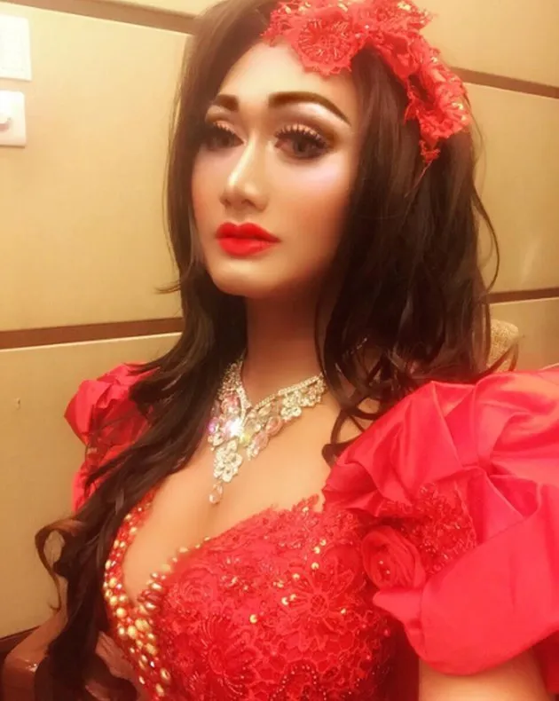 Penampilan Macho Bobby Tince