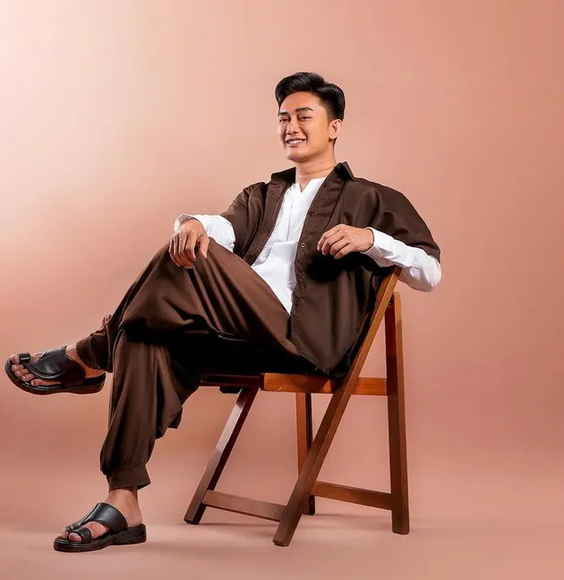 Penampilan Macho Bobby Tince