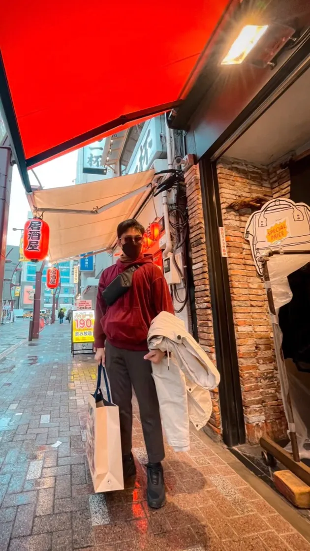 Penampilan Macho Bobby Tince