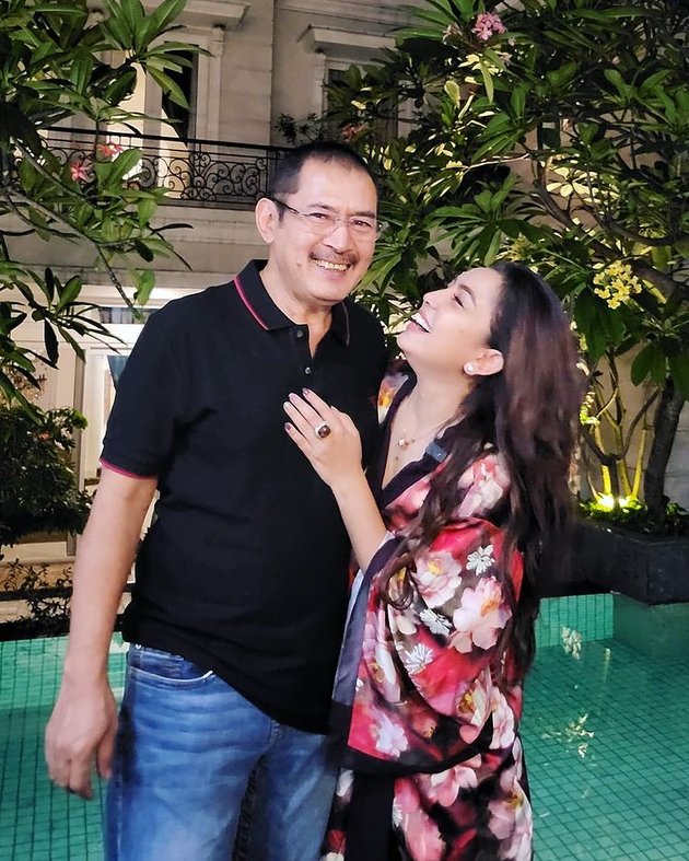 Once Ridiculed and Branded as a Homewrecker, 8 Latest Photos of Mayangsari and Bambang Trihatmodjo - Getting More Intimate Like Teenagers