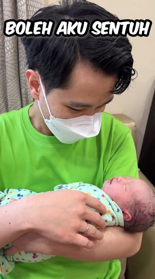 Formerly Known as a Gamer, Here's a Portrait of Jess No Limit Who is Now a Father - Moments of Carrying Baby No Limit in the Spotlight