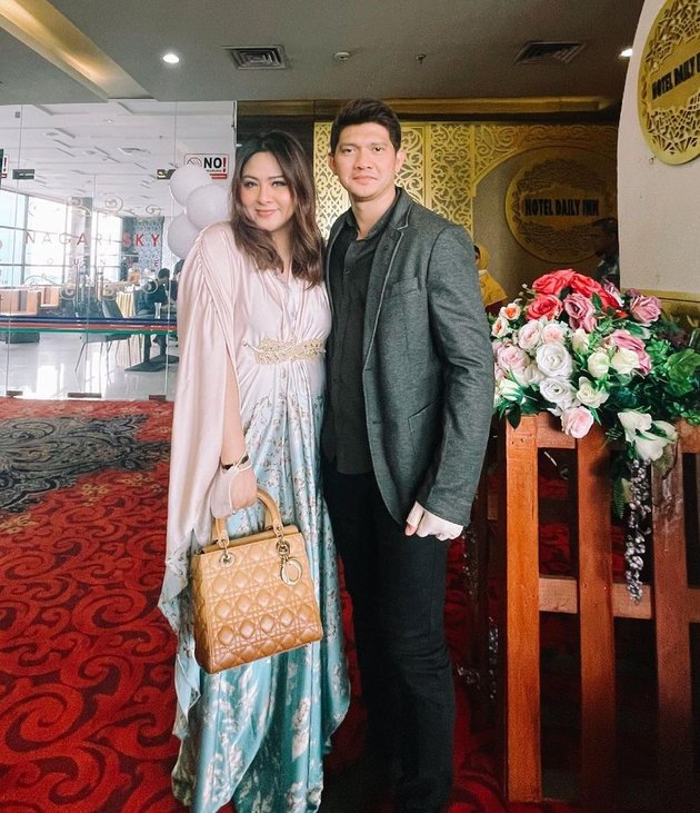 Formerly Accused of Starting a Relationship as an Affair, Here are 8 Photos of Iko Uwais and Audy Item's Intimacy - Celebrating 11 Years of Marriage with Peace