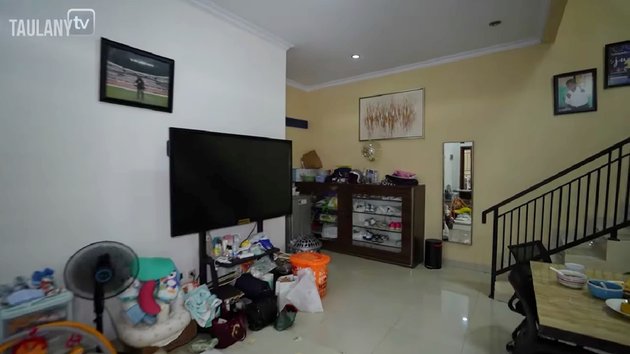 Formerly His House Was So Narrow Until Sleeping with Motorcycles, Here are 8 Pictures of Marshel Widianto's House Now - 2 Floors Worth Rp1 Billion