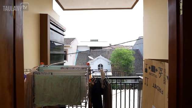 Formerly His House Was So Narrow Until Sleeping with Motorcycles, Here are 8 Pictures of Marshel Widianto's House Now - 2 Floors Worth Rp1 Billion