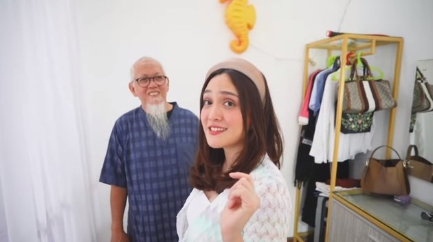 Formerly at odds, peek at 9 Warm Moments of Shandy Aulia with her Father of Different Faiths