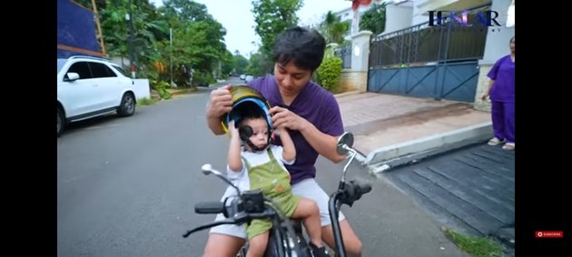   Once Criticized by Netizens, 8 Adorable Photos of Baby L, Lesti Kejora and Rizky Billar's Child, Riding a Motorcycle