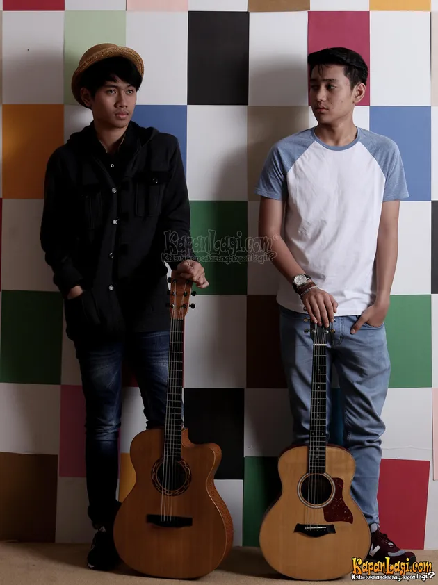 Duo ksatria bergitar ini bernama The Finest Tree. Sudah kenal? Simak terus foto-foto mereka..