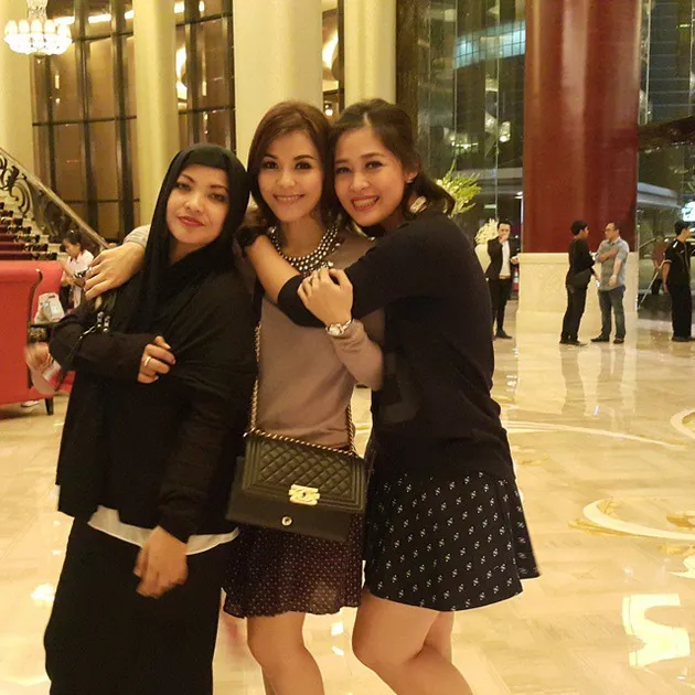 Gracia Indri, Metha Yunatria