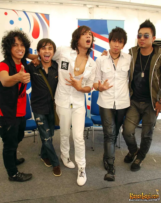 DAHSYATNYA 2SYAT WUJUDKAN MIMPI ZIGAZ BAND - KapanLagi.com