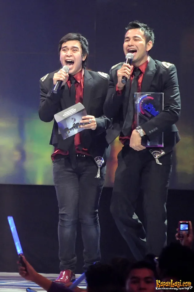 Dahsyatnya Awards 2011