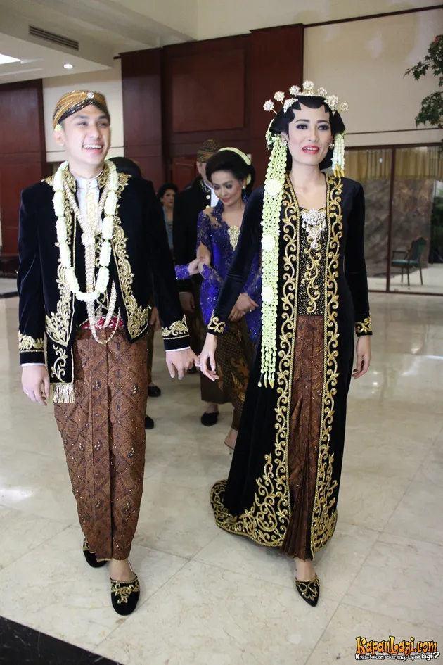 DARI PUTIH KE HITAM, INTIP PROSESI CANTIK PERNIKAHAN NIKEN ...