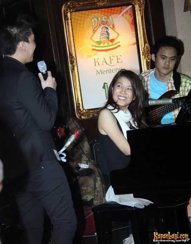 Debra Rizky The Titans Di Pisa Cafe Menteng KapanLagi
