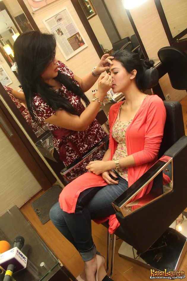 Delia Septianti, Sulam Alis