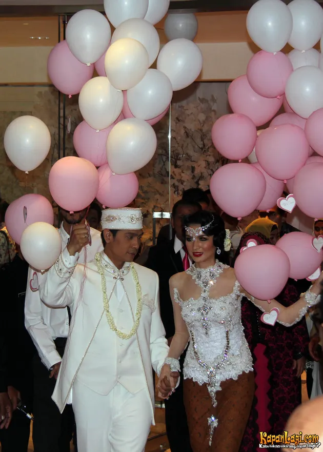 Pernikahan Donita dan Adi