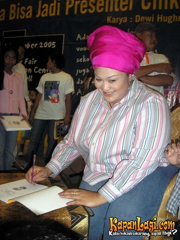 dewi hughes rilis buku