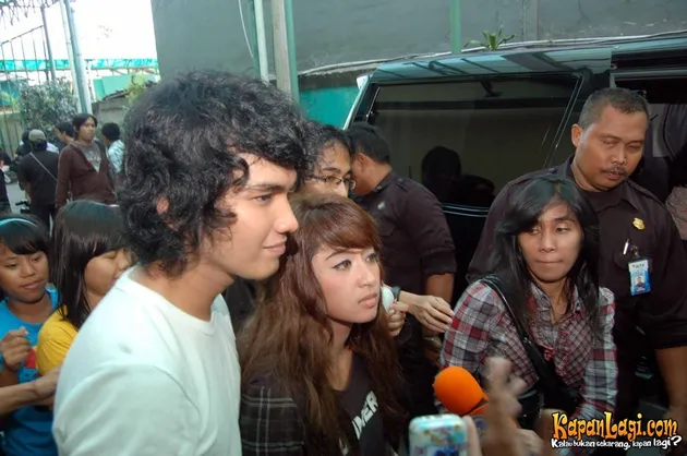 Dewi Perssik, Aldi Taher