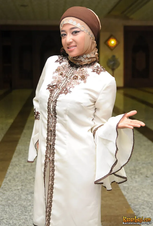 dewi perssik
