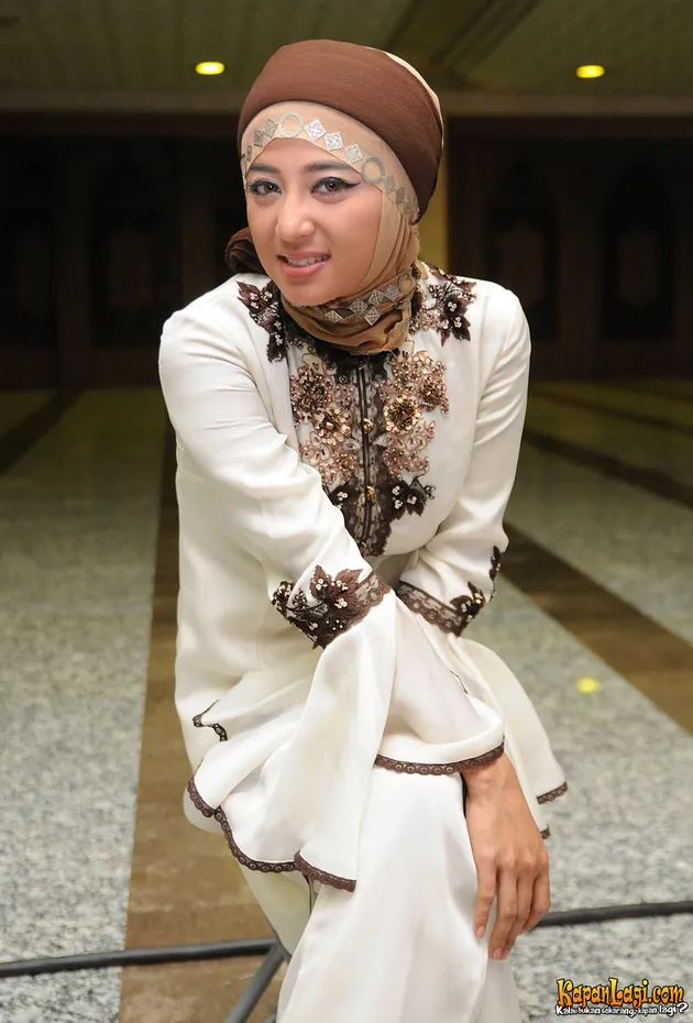 dewi perssik
