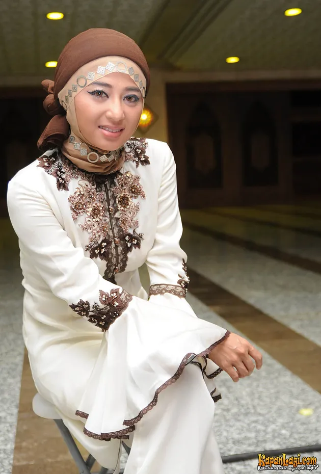 dewi perssik