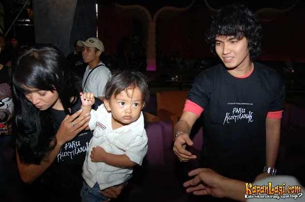 dewi perssik