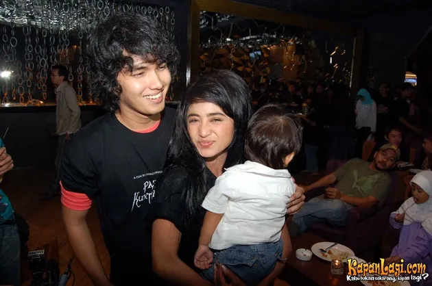 dewi perssik