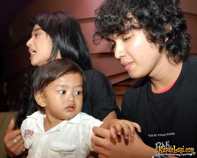 dewi perssik
