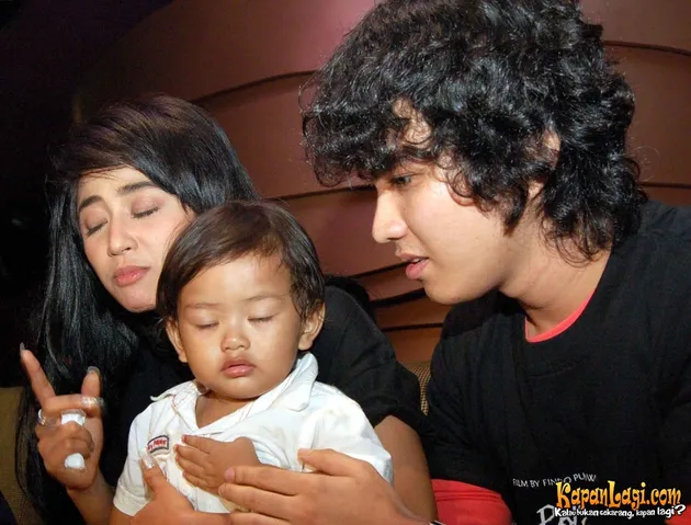 dewi perssik