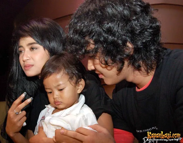 dewi perssik