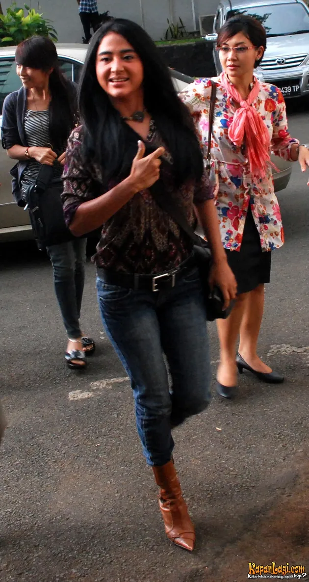 Dewi Perssik
