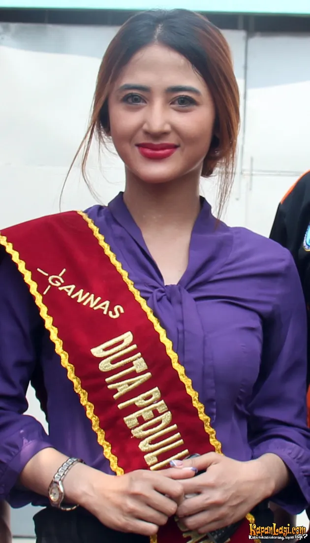 Dewi Perssik