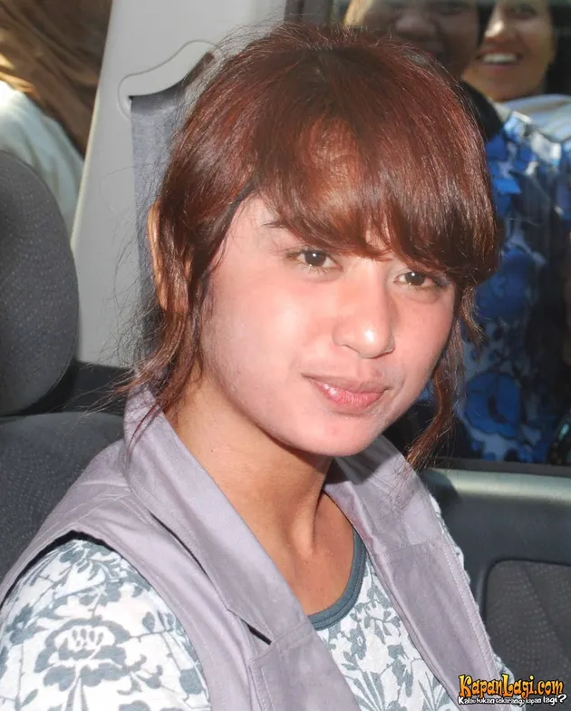 dewi perssik