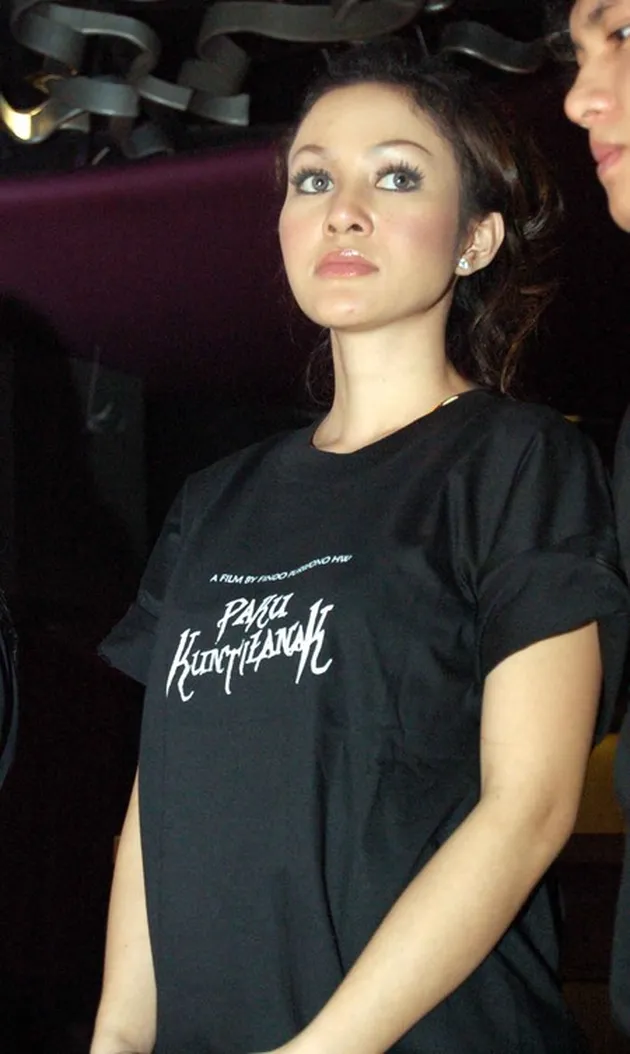 dewi perssik