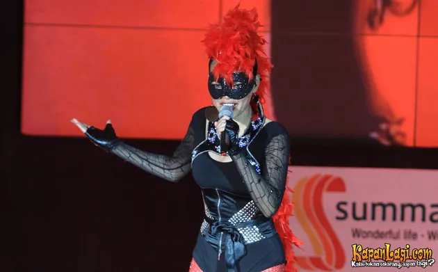 Dewi Sandra