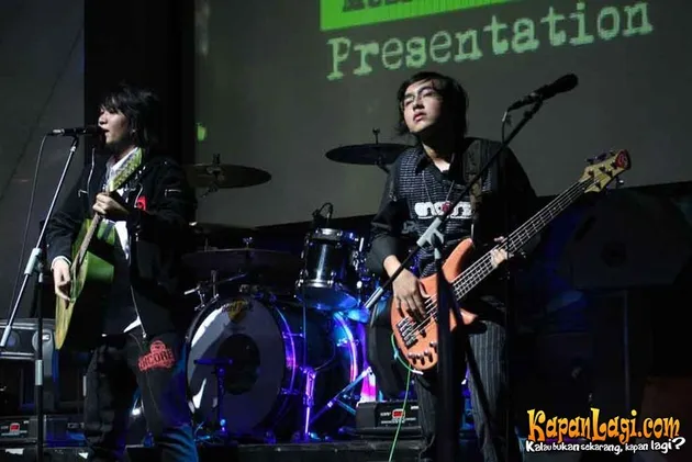 dinar band
