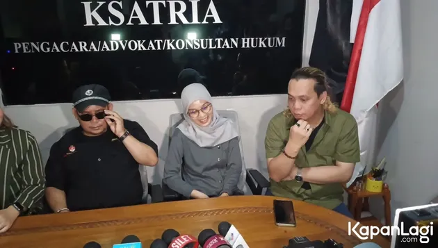 Ayu bersama tim kuasa hukum