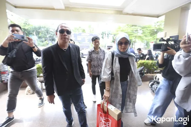 Ayu Chairun Nurisa di Polres Metro Jakarta Selatan