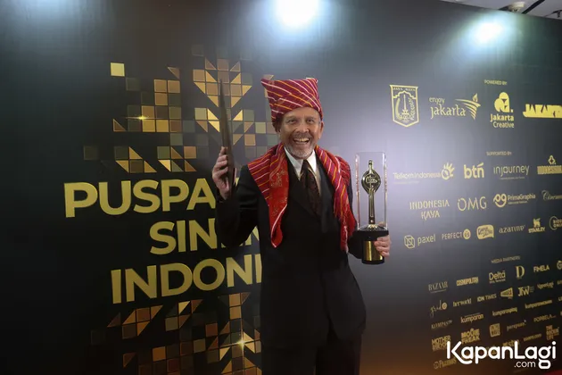 El Manik Paduan Busana Tradisional dan Modern