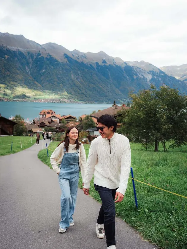 El Rumi dan Syifa Hadju di Swiss