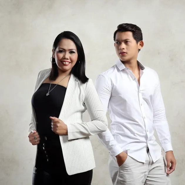 Foto Elly Sugigi &amp; Irfan